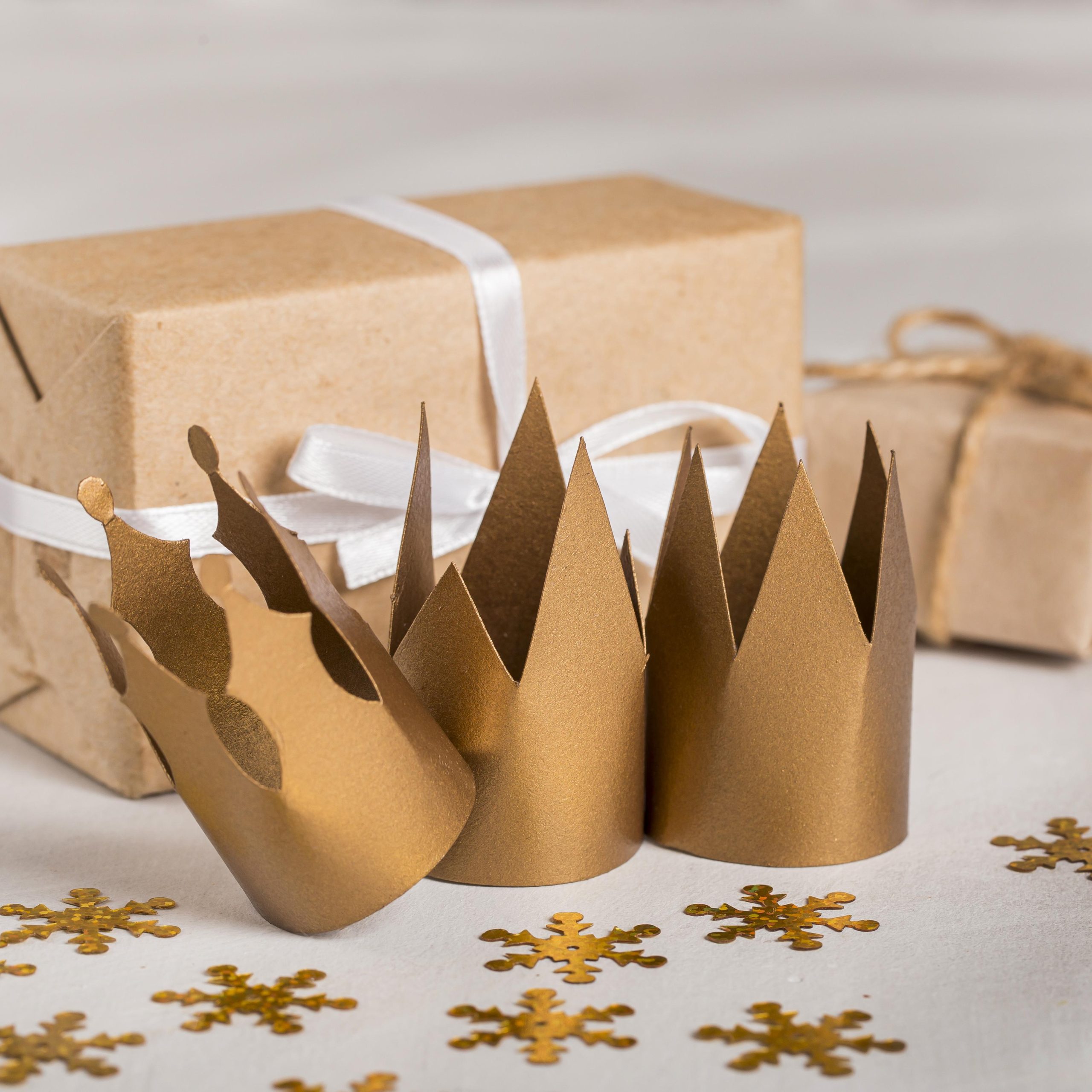 golden-crowns-gifts (1)